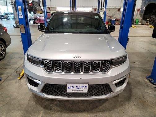 2022 Jeep Grand Cherokee Summit