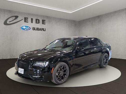 2023 Chrysler 300 Touring L