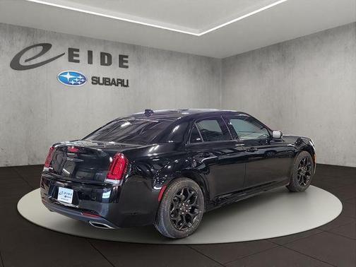 2023 Chrysler 300 Touring L