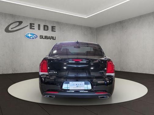 2023 Chrysler 300 Touring L