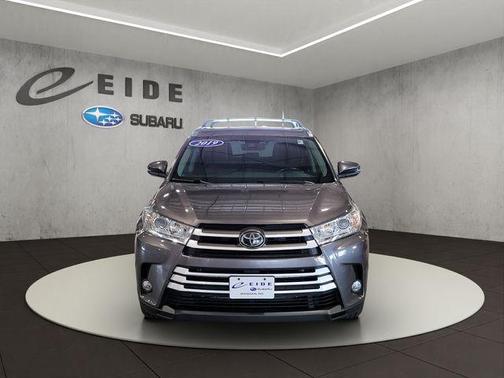 Predawn Gray Mica 2019 Toyota Highlander XLE