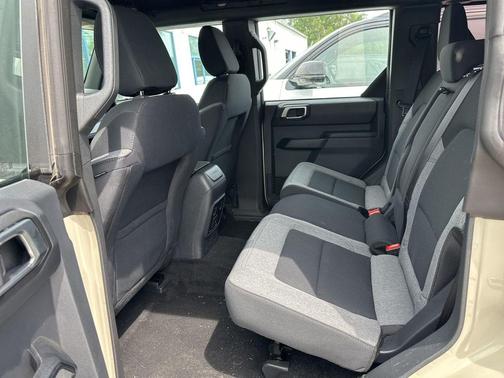Desert Sand 2025 Ford Bronco Base