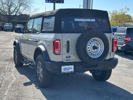 Desert Sand 2025 Ford Bronco Base