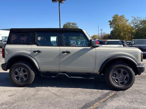 Desert Sand 2025 Ford Bronco Base