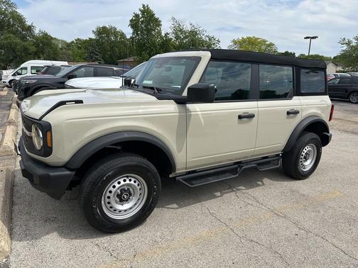 Desert Sand 2025 Ford Bronco Base