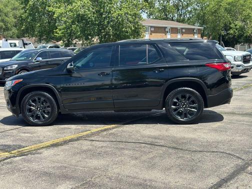 Mosaic Black Metallic 2021 Chevrolet Traverse RS