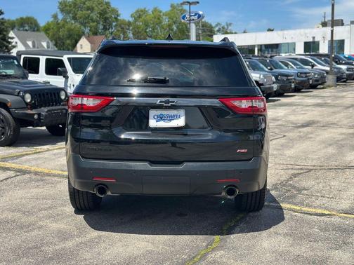 Mosaic Black Metallic 2021 Chevrolet Traverse RS