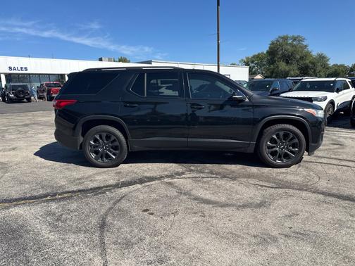 Mosaic Black Metallic 2021 Chevrolet Traverse RS