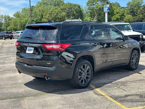 Mosaic Black Metallic 2021 Chevrolet Traverse RS