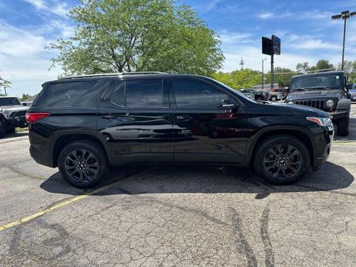 Mosaic Black Metallic 2021 Chevrolet Traverse RS