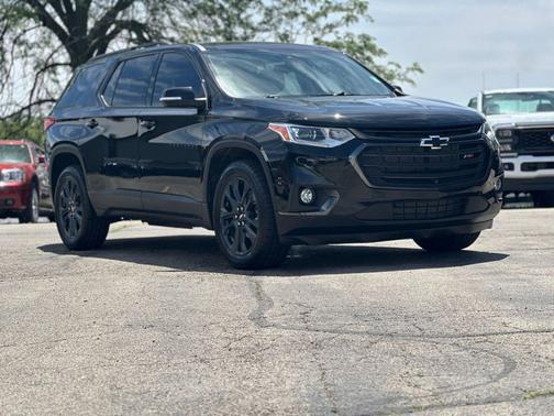 Mosaic Black Metallic 2021 Chevrolet Traverse RS