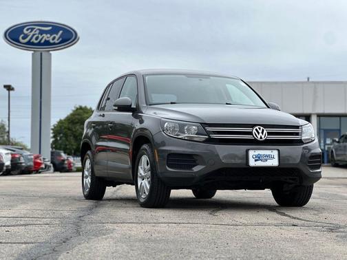 Pepper / Gray 2014 Volkswagen Tiguan 4MOTION Auto S