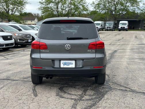 Pepper / Gray 2014 Volkswagen Tiguan 4MOTION Auto S