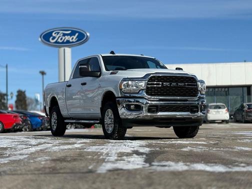 2024 RAM 2500 Big Horn Crew Cab 4x4 6'4' Box