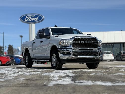 2024 RAM 2500 Big Horn Crew Cab 4x4 6'4' Box