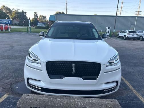Pristine White Metallic Tri-Coat 2024 Lincoln Aviator Black Label AWD