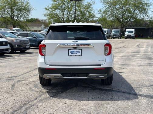 Star White Metallic Tri-Coat 2023 Ford Explorer XLT