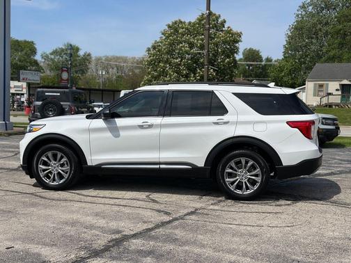 Star White Metallic Tri-Coat 2023 Ford Explorer XLT
