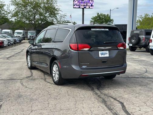 Granite Crystal Metallic Clearcoat 2018 Chrysler Pacifica Touring-L
