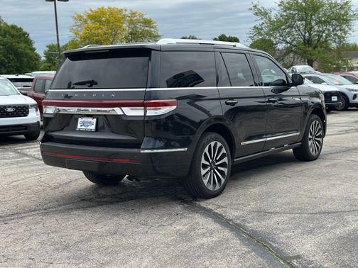 Infinite Black Metallic Clearcoat 2024 Lincoln Navigator Reserve