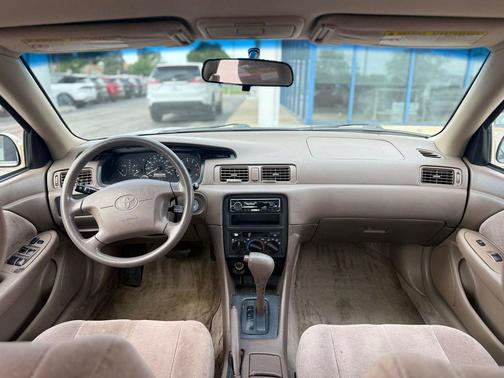 Gold 1998 Toyota Camry