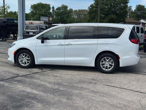 Bright White Clearcoat 2026 Chrysler Voyager LX