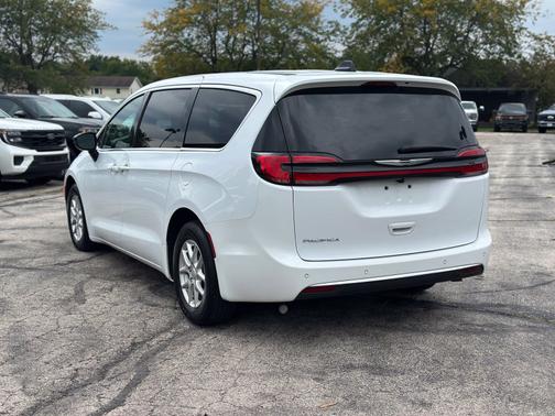 Bright White Clearcoat 2026 Chrysler Pacifica Select AWD