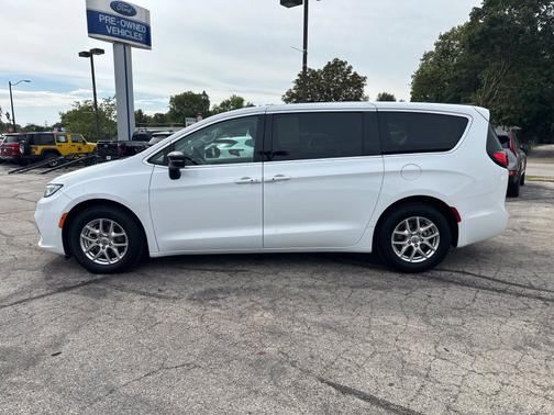 Bright White Clearcoat 2024 Chrysler Pacifica Touring L