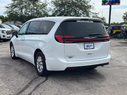 Bright White Clearcoat 2024 Chrysler Pacifica Touring L