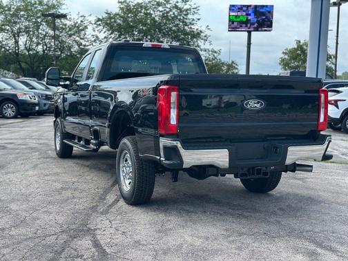 Agate Black Metallic 2027 Ford F-250 XL