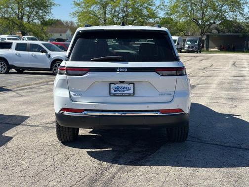 Bright White Clearcoat 2023 Jeep Grand Cherokee Limited