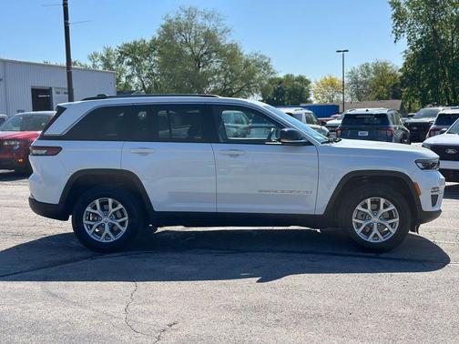 Bright White Clearcoat 2023 Jeep Grand Cherokee Limited