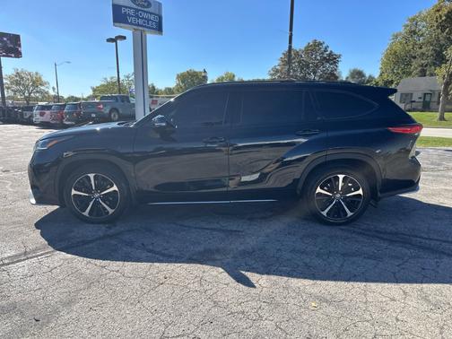 Midnight Black Metallic 2021 Toyota Highlander XSE