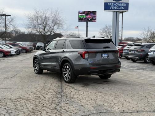 2025 Ford Explorer ST-Line