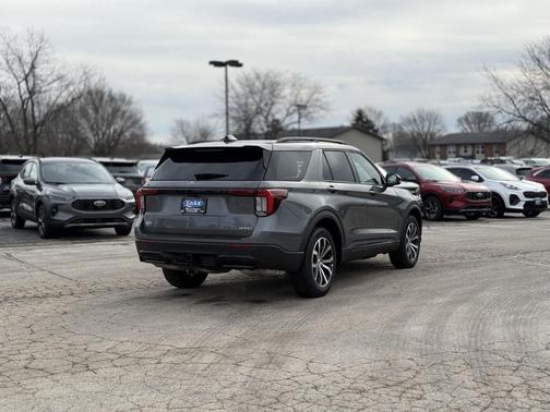 2025 Ford Explorer ST-Line