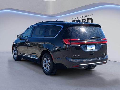 Brilliant Black Crystal Pearlcoat 2022 Chrysler Pacifica Limited