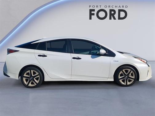 2017 Toyota Prius Three Touring