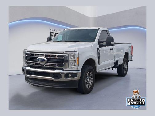 Oxford White 2025 Ford F-350 XLT
