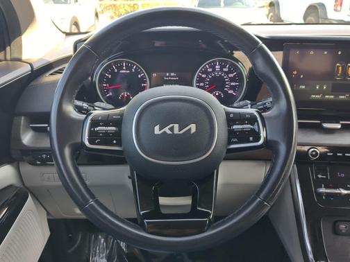 2022 Kia Carnival SX