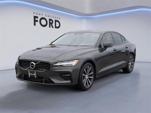 2022 Volvo S60 T5 Momentum