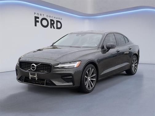 2022 Volvo S60 T5 Momentum