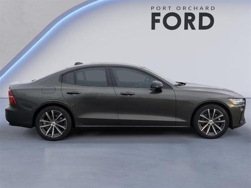 2022 Volvo S60 T5 Momentum