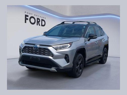 Silver Sky Metallic 2019 Toyota RAV4 Hybrid SE