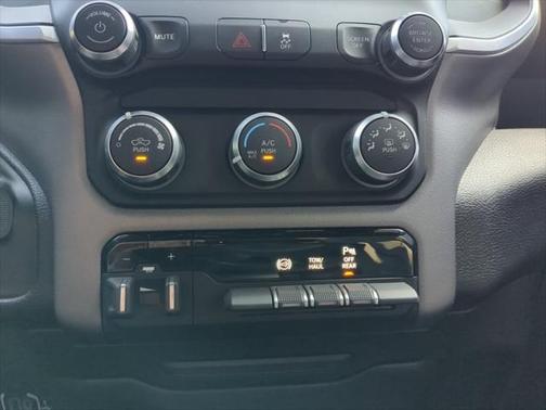 2022 RAM 2500 Big Horn Crew Cab 4x4 6'4' Box