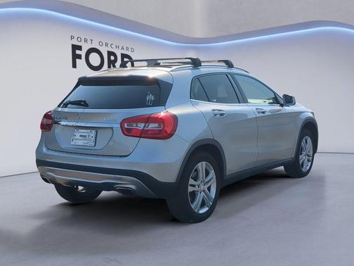 Polar Silver Metallic 2017 Mercedes-Benz GLA 250 4MATIC