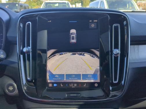 2024 Volvo XC40 B5 Core