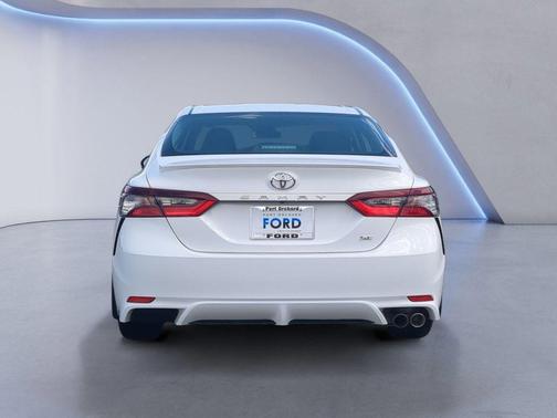 Ice Cap 2024 Toyota Camry SE