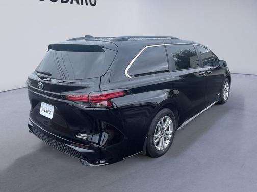 2021 Toyota Sienna LE