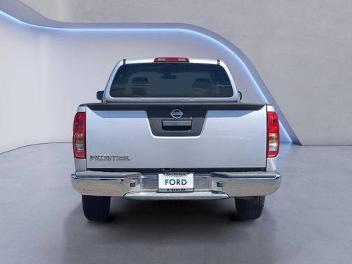 Brilliant Silver 2015 Nissan Frontier S