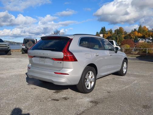 2022 Volvo XC60 B5 Momentum